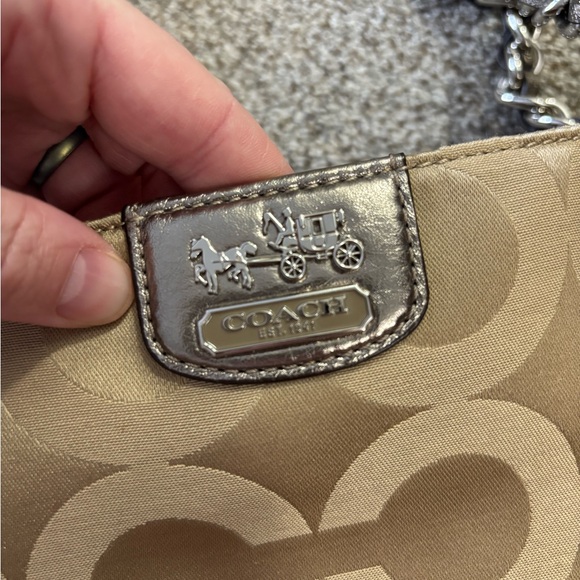 Signature Coach Madison Tote Bag - Picture 5 of 14